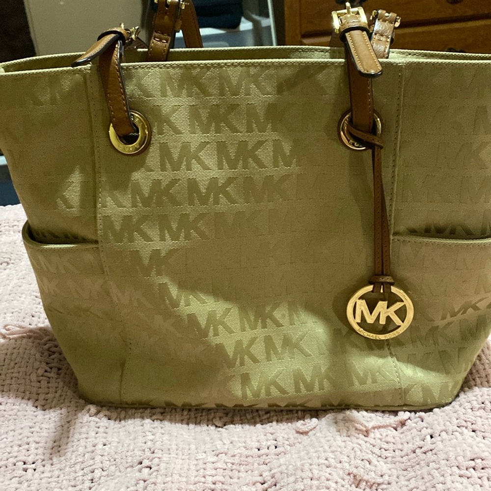 MK tote